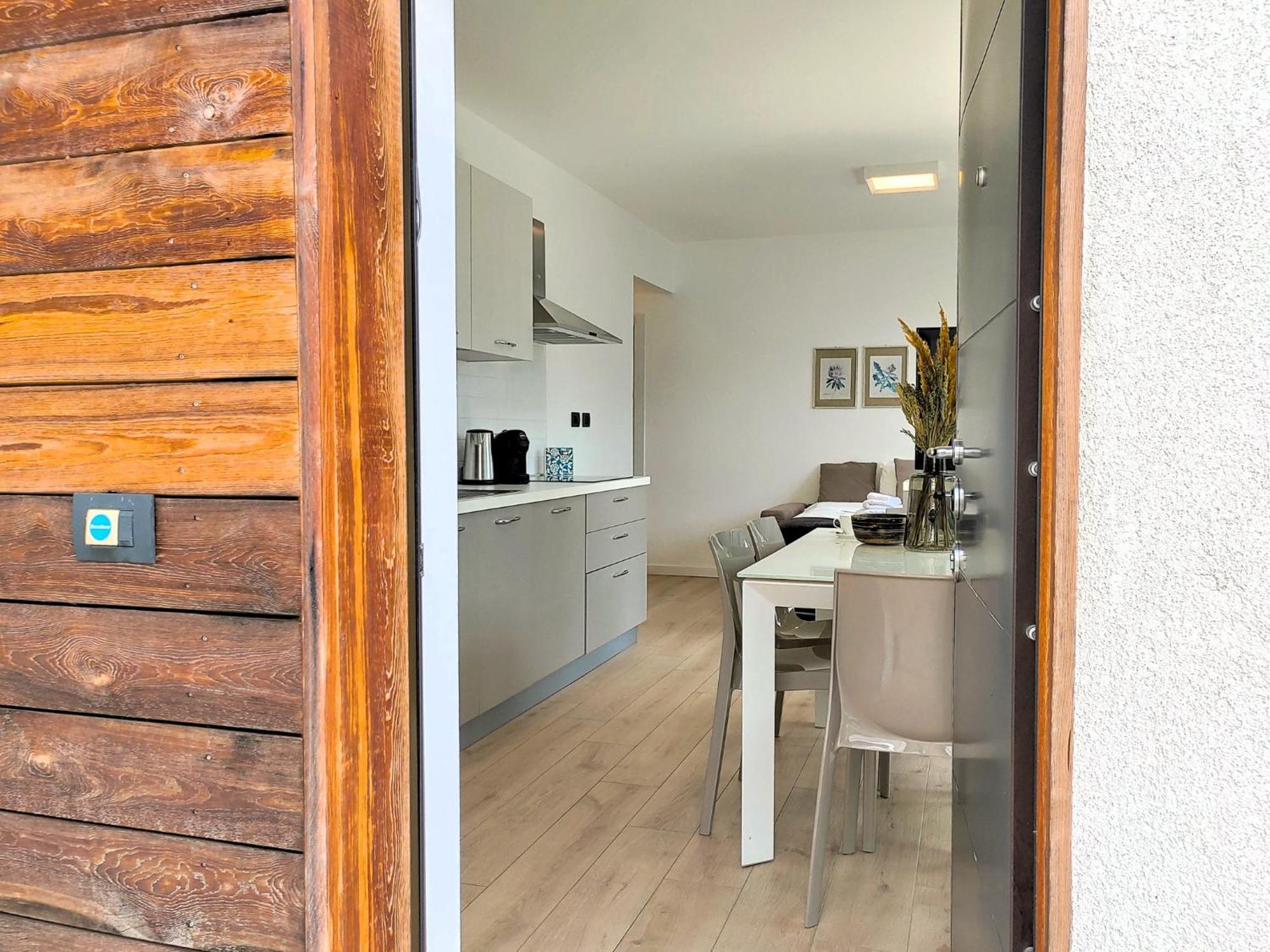 Dascio Emotion Ferienwohnung Mit Terrasse Am See Exterior photo